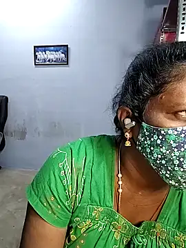 Snapshot of umashreetamil chatting on October 21, 4:19 pm umashreetamil online show from October 21, 4:19 pm