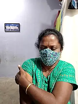 Snapshot of umashreetamil chatting on October 24, 1:03 am umashreetamil online show from October 24, 1:03 am