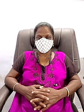 Snapshot of umashreetamil chatting on October 28, 12:36 am umashreetamil online show from October 28, 12:36 am