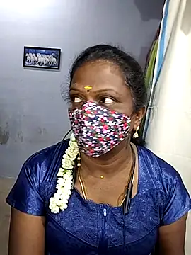 Snapshot of umashreetamil chatting on November 4, 12:21 am umashreetamil online show from November 4, 12:21 am