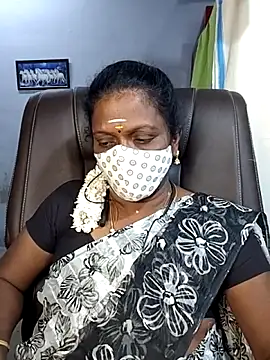 Snapshot of umashreetamil chatting on November 16, 4:23 pm umashreetamil online show from November 16, 4:23 pm