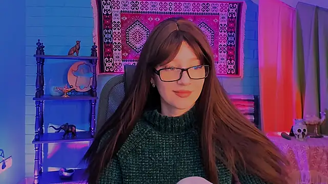 AliceWelch  online show from October 4, 8:23 am