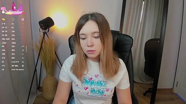 Lina Glow online show from October 18, 6:37 am