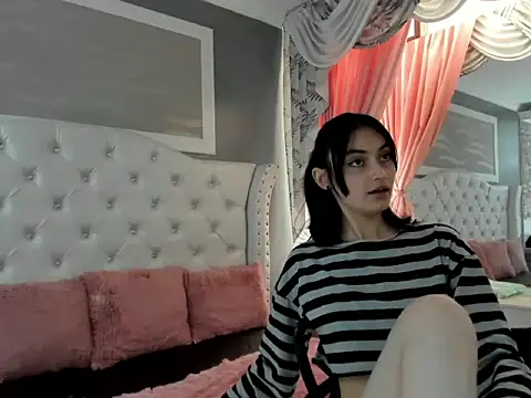 naomi cooper   online show from October 1, 1:39 pm