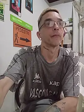 dinho carioca online show from April 11, 3:27 pm