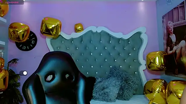 Honey Moontsts online show from March 20, 11:59 am