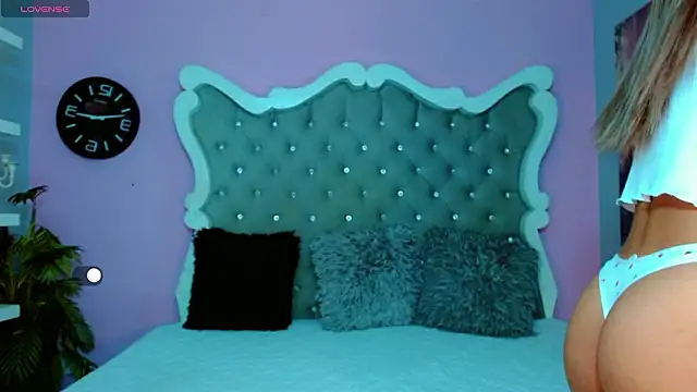 Honey Moontsts online show from March 22, 11:57 am