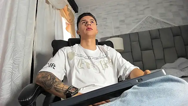 liaamsmiith  online show from October 11, 12:26 pm