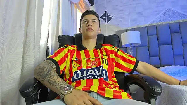 liaamsmiith  online show from October 21, 12:28 pm