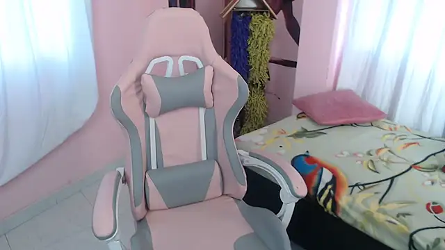 Zulema R1 online show from February 1, 12:59 pm