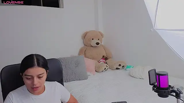 valerihouse online show from January 13, 1:33 am