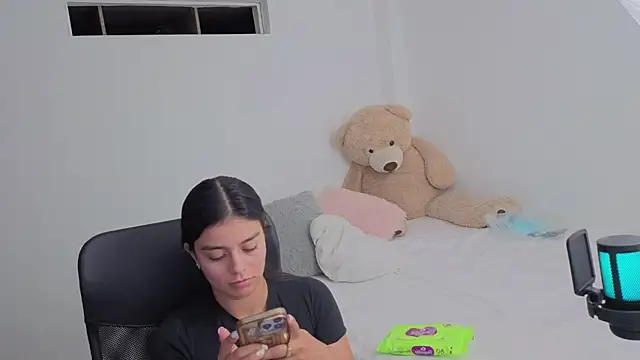 valerihouse online show from March 17, 1:32 am