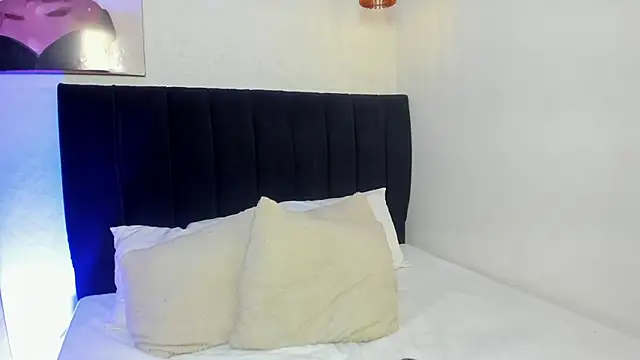 antonellariva  online show from October 14, 9:15 pm