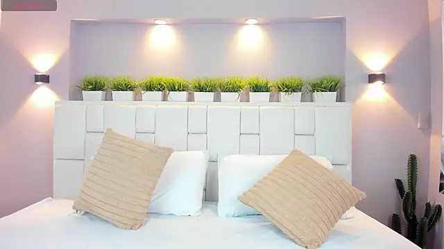 LunnaBlake online show from December 18, 4:18 am