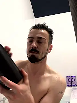 Snapshot of jaycoy22 chatting on February 15, 9:55 pm jaycoy22 online show from February 15, 9:55 pm