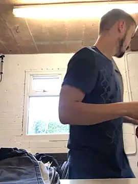 Snapshot of jaycoy22 chatting on February 22, 1:42 pm jaycoy22 online show from February 22, 1:42 pm