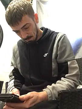 Snapshot of jaycoy22 chatting on February 23, 2:36 pm jaycoy22 online show from February 23, 2:36 pm