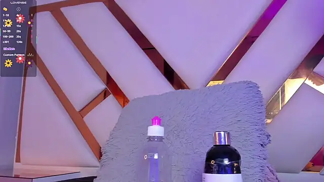 Niicolle Evanss online show from February 6, 8:12 pm