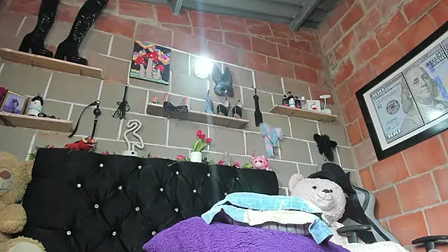 CharlotteBrowm online show from January 15, 6:33 pm