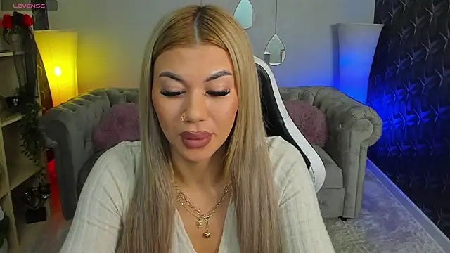 Snapshot of xPuka chatting on January 7, 5:15 pm xPuka online show from January 7, 5:15 pm