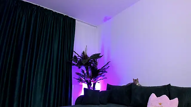 Snapshot of xPuka chatting on February 17, 6:14 pm xPuka online show from February 17, 6:14 pm