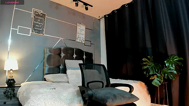 oliver mr  online show from December 4, 8:28 pm