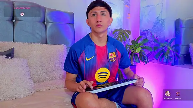 oliver mr  online show from March 26, 7:41 pm