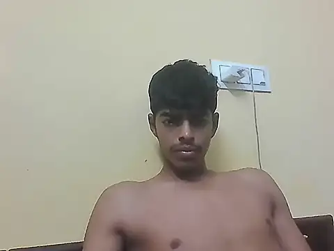 Snapshot of monster_33 chatting on May 6, 2:44 pm monster 33 online show from May 6, 2:44 pm