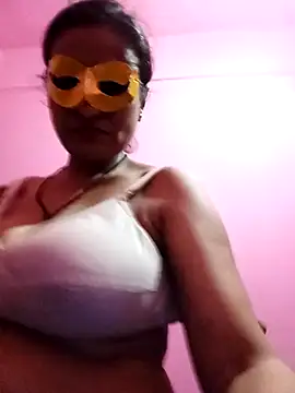 Snapshot of Gullapi chatting on April 10, 8:52 am Gullapi online show from April 10, 8:52 am