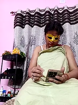 Snapshot of Gullapi chatting on April 11, 8:02 pm Gullapi online show from April 11, 8:02 pm