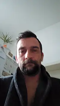 Snapshot of DeinSpielzeug chatting on December 1, 7:35 am DeinSpielzeug online show from December 1, 7:35 am