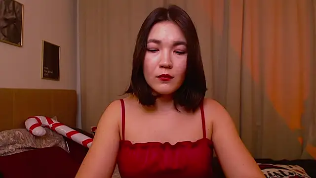 Halle Berrry online show from December 18, 2:12 pm