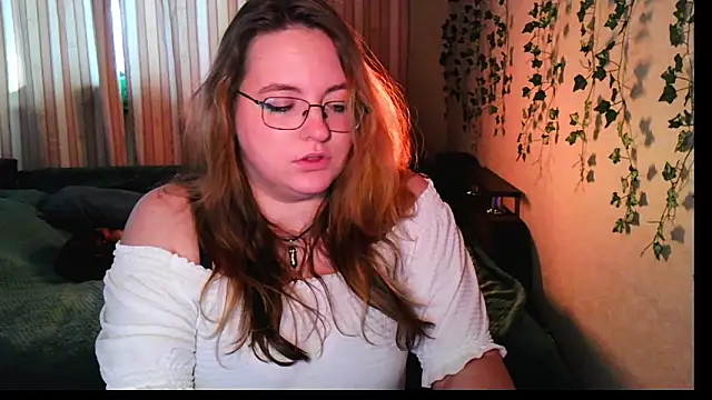 Snapshot of ZayaRush chatting on October 13, 9:20 am ZayaRush online show from October 13, 9:20 am