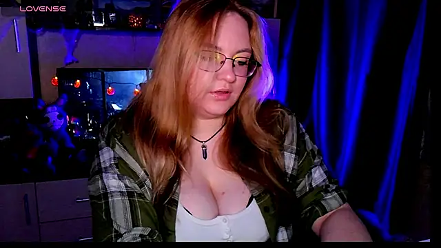 Snapshot of ZayaRush chatting on November 11, 11:21 am ZayaRush online show from November 11, 11:21 am