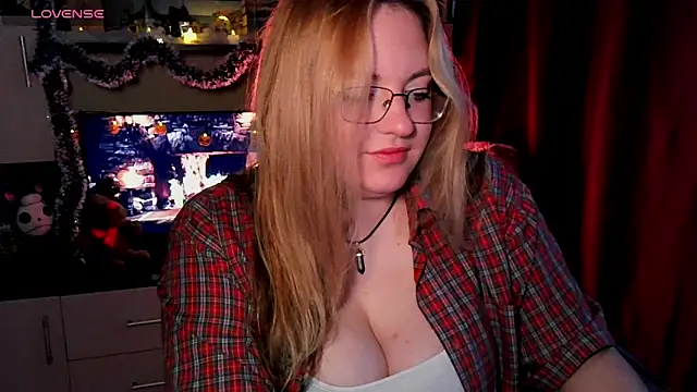 Snapshot of ZayaRush chatting on November 19, 9:20 am ZayaRush online show from November 19, 9:20 am