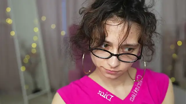 MimiLicks online show from November 18, 9:25 am