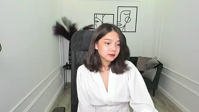 ElliVensda online show from September 24, 11:24 am