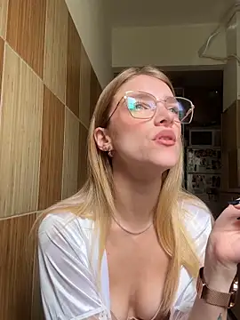 TeaseRosie online show from September 26, 9:35 am
