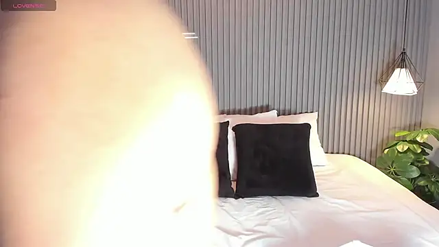 Snapshot of ZoeHardman chatting on November 1, 4:36 am ZoeHardman online show from November 1, 4:36 am