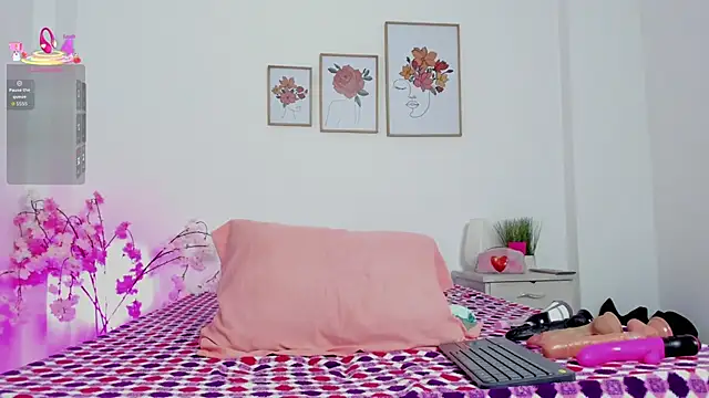 Snapshot of hellzel_moon chatting on October 9, 7:34 pm hellzel moon online show from October 9, 7:34 pm