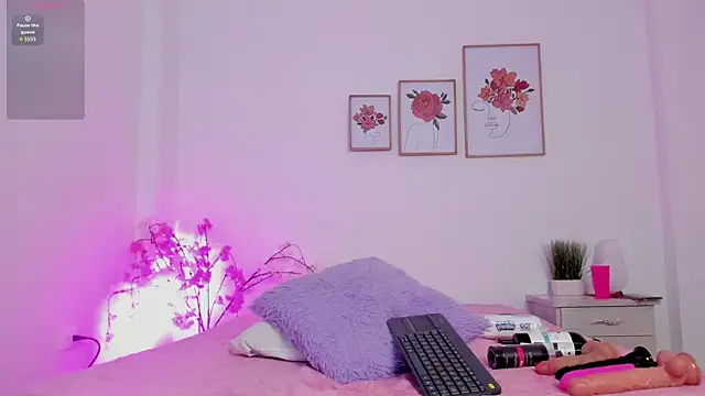 Snapshot of hellzel_moon chatting on October 20, 7:14 pm hellzel moon online show from October 20, 7:14 pm