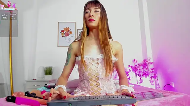 Snapshot of hellzel_moon chatting on November 20, 7:13 pm hellzel moon online show from November 20, 7:13 pm