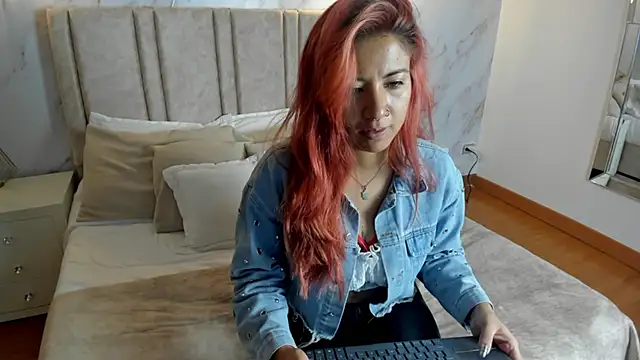 Snapshot of Larissa_Miller chatting on September 25, 12:20 pm Larissa Miller online show from September 25, 12:20 pm