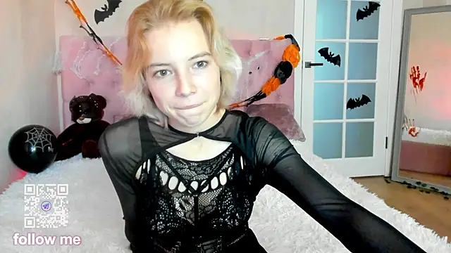 Pink Lila18 online show from October 31, 9:54 am