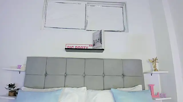 Sarahlopezz online show from October 7, 4:31 am