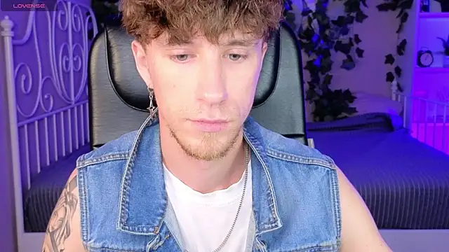 Snapshot of mark_caron chatting on October 9, 8:29 pm mark caron online show from October 9, 8:29 pm