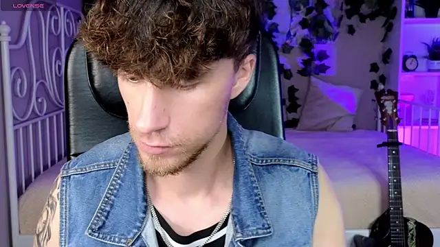 Snapshot of mark_caron chatting on October 12, 8:08 pm mark caron online show from October 12, 8:08 pm