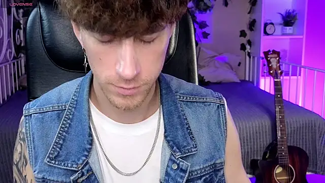 Snapshot of mark_caron chatting on October 17, 8:33 pm mark caron online show from October 17, 8:33 pm