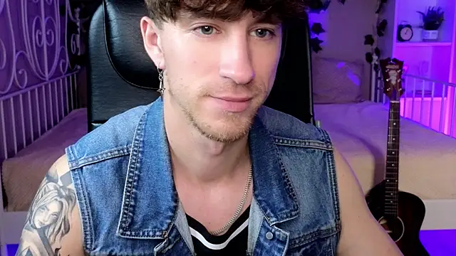 Snapshot of mark_caron chatting on October 18, 8:53 pm mark caron online show from October 18, 8:53 pm