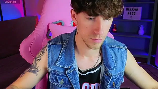 Snapshot of mark_caron chatting on October 19, 8:20 pm mark caron online show from October 19, 8:20 pm